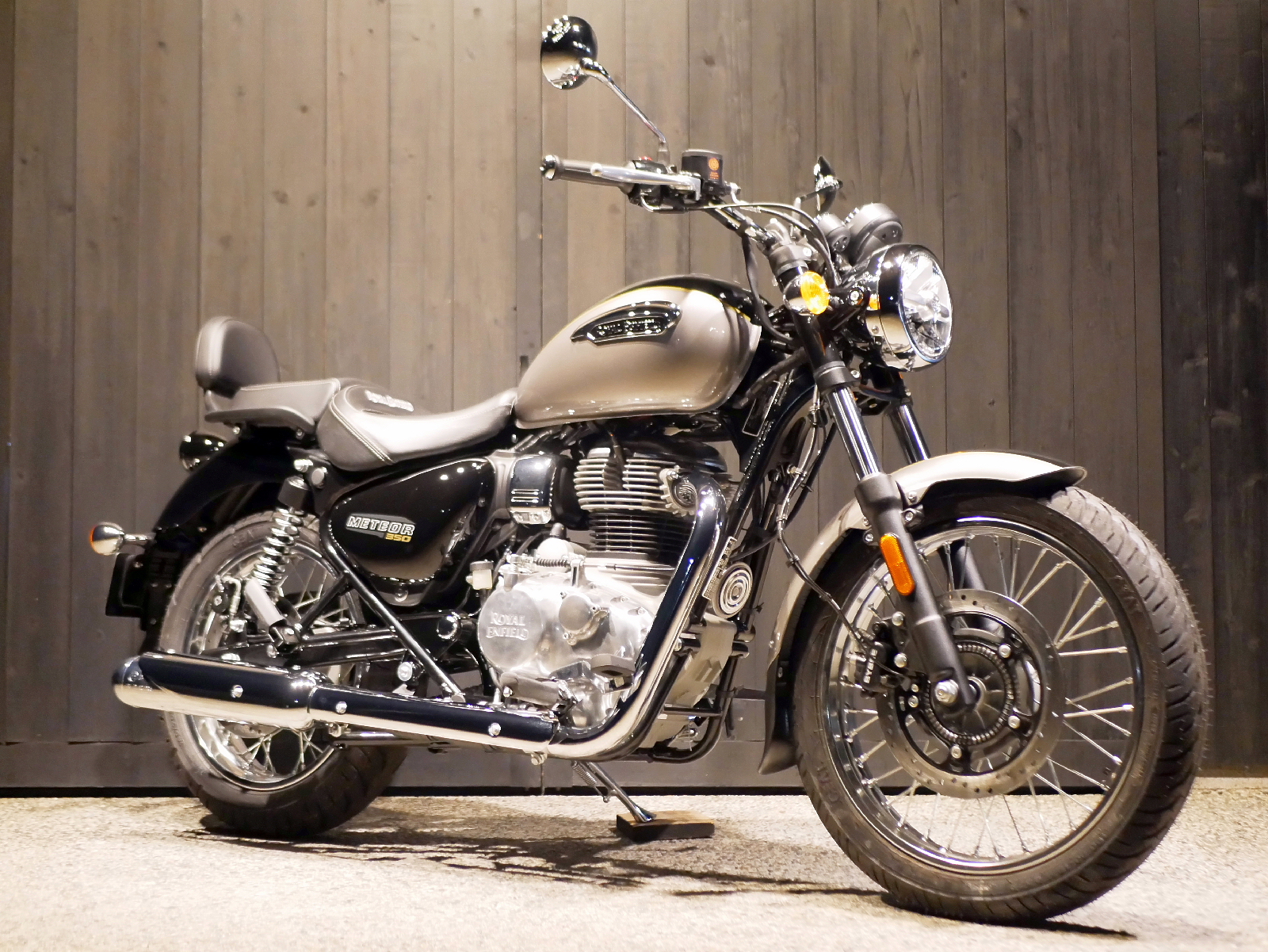 ROYAL ENFIELD　　　　　　　　　　　　　　　　メテオ350 AURORA 新車