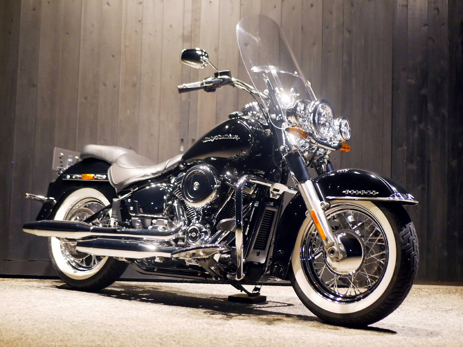 HARLEY-DAVIDSON　　　　　　　　　　　　　　　FLDE ソフテイルデラックス