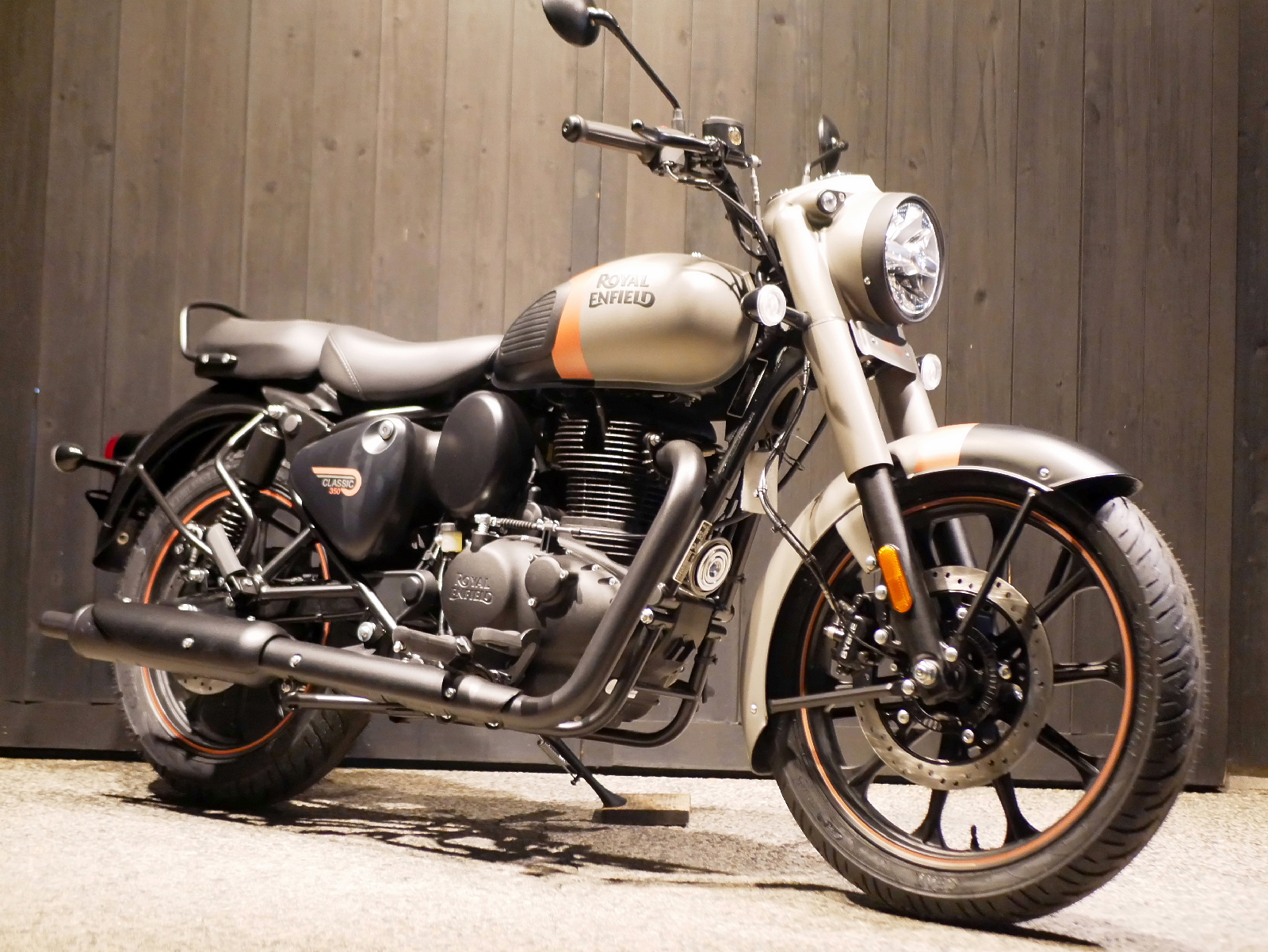 ROYAL ENFIELD　　　　　　　　　　　　　　　　CLASSIC 350 Dark 新車