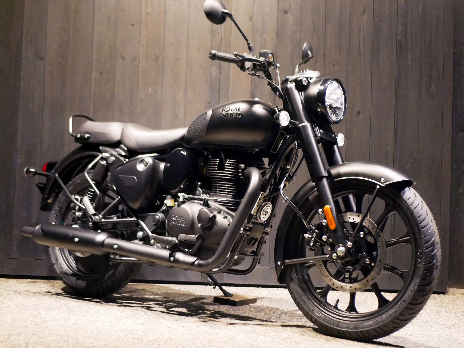 ROYAL ENFIELD　　　　　　　　　　　　　　　　CLASSIC 350 Dark 新車