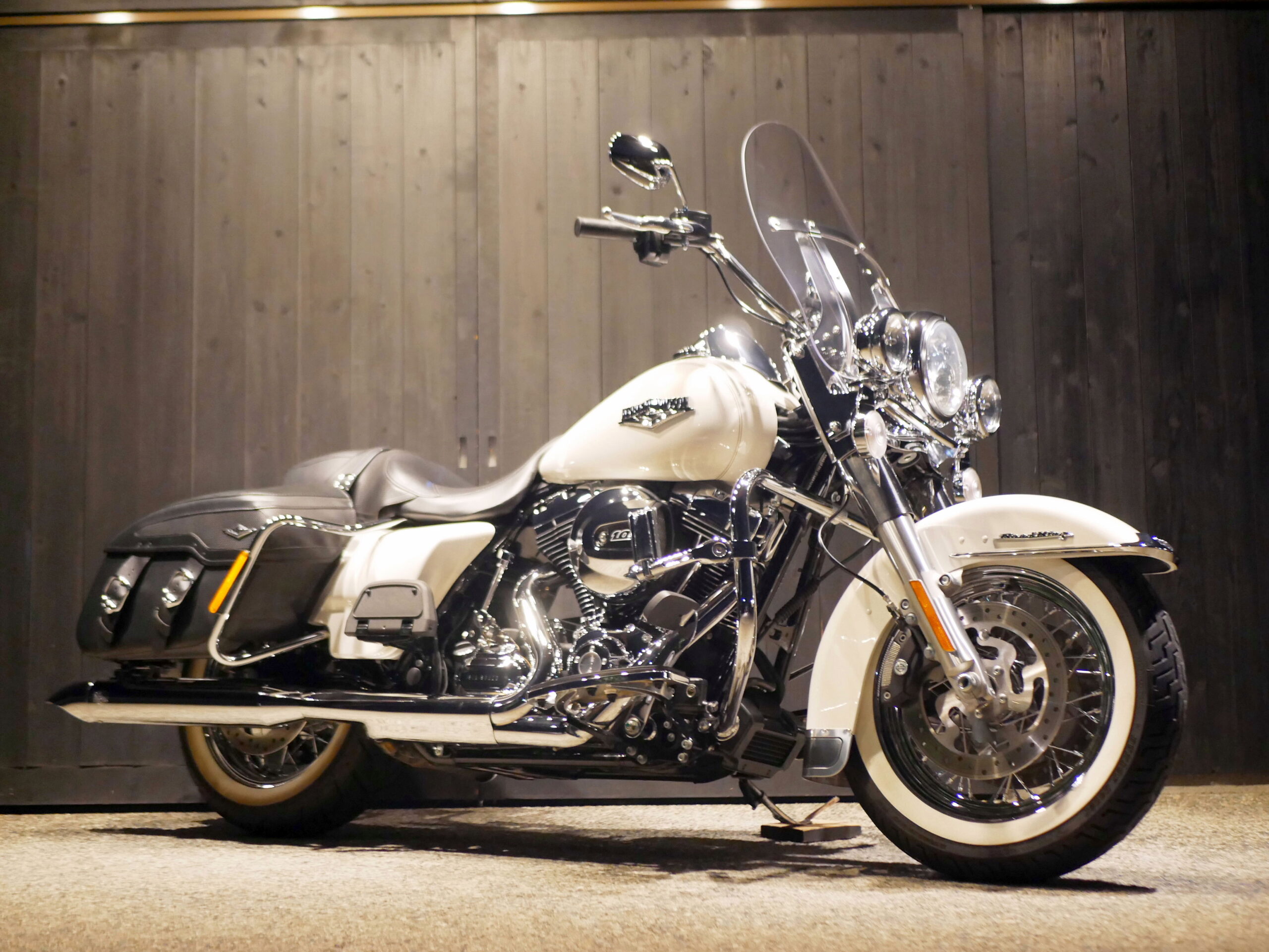 HARLEY-DAVIDSON　　　　　　　　　　　　　　　FLHRC ロードキングクラッシック