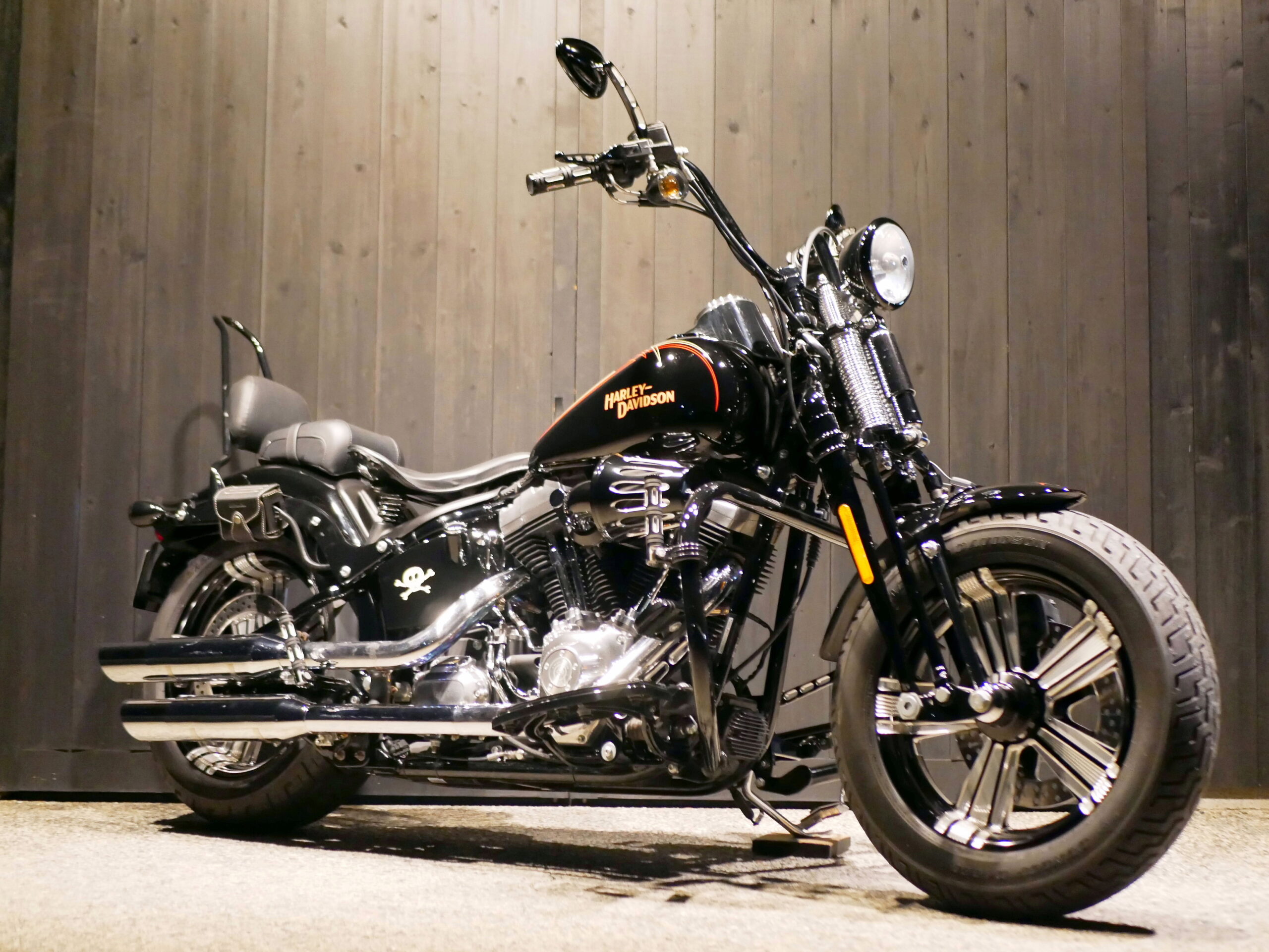 HARLEY-DAVIDSON　　　　　　　　　　　　　　　FLSTSB クロスボーンズ